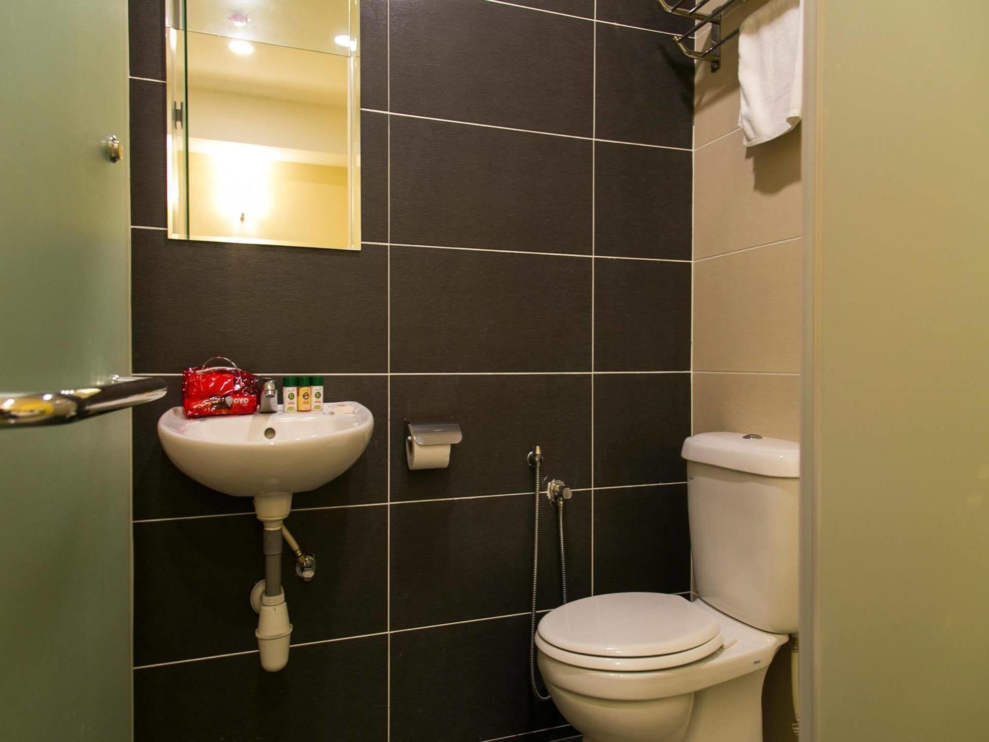 Oyo 220 Hotel Sri Maluri Kuala Lumpur Zewnętrze zdjęcie