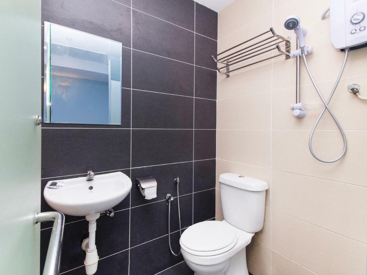 Oyo 220 Hotel Sri Maluri Kuala Lumpur Zewnętrze zdjęcie