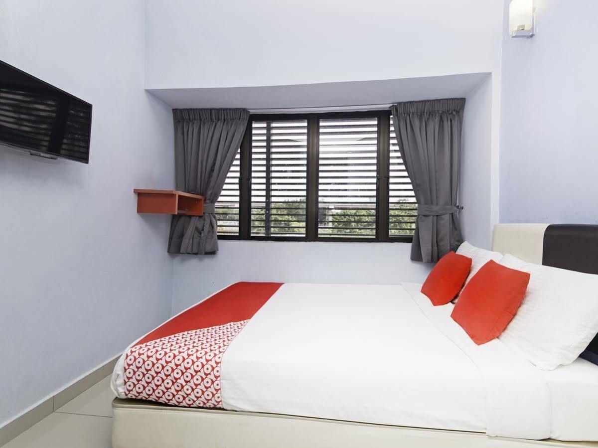 Oyo 220 Hotel Sri Maluri Kuala Lumpur Zewnętrze zdjęcie